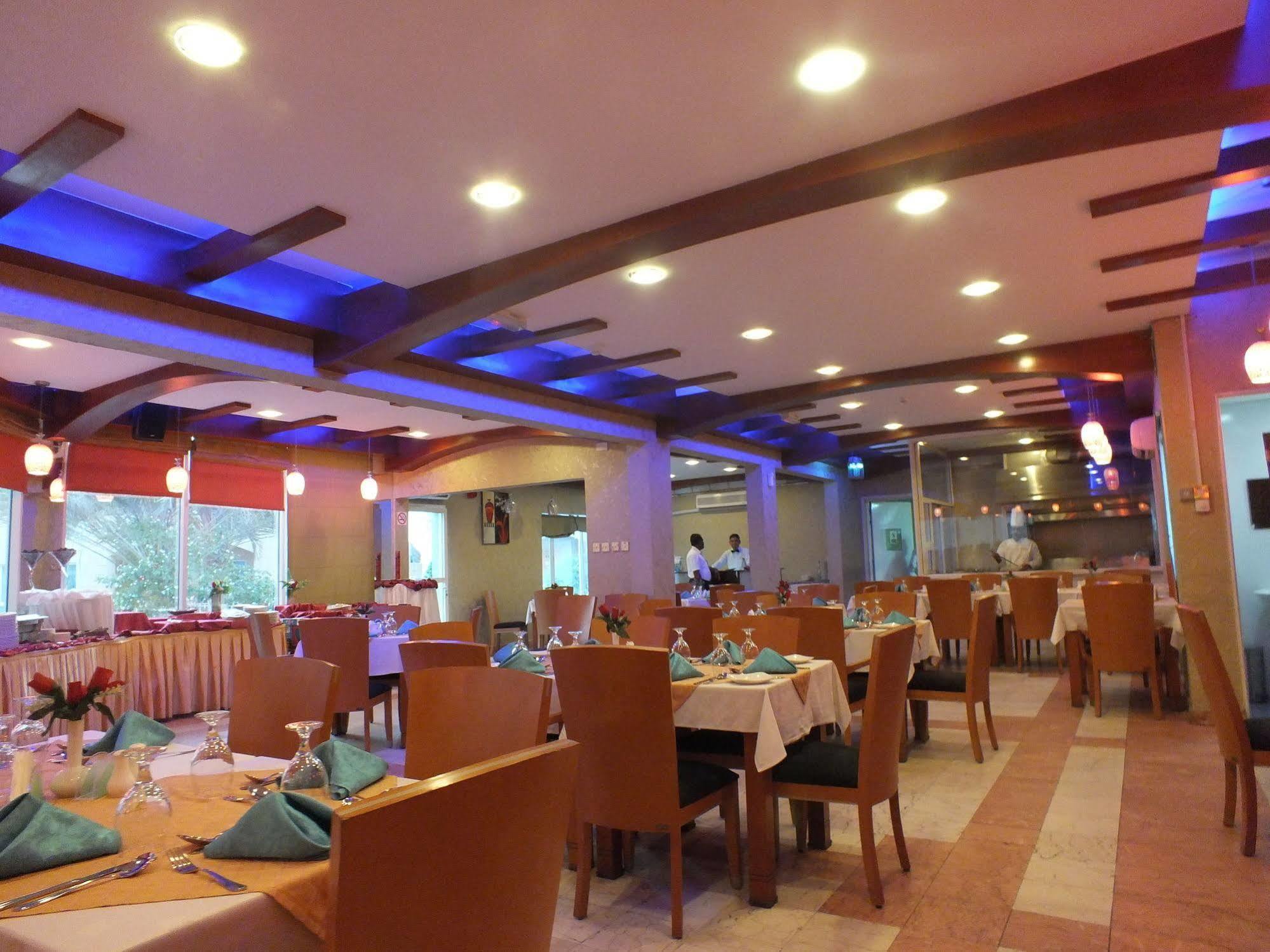 Verona Resorts Sharjah Bagian luar foto