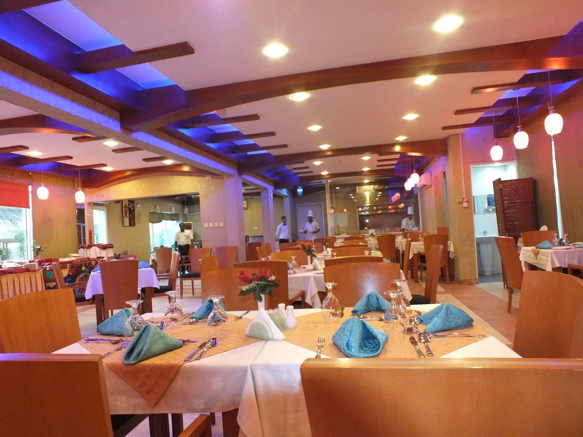 Verona Resorts Sharjah Bagian luar foto